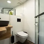 4 Bedroom House With Playground, Bbq & Free Parking *