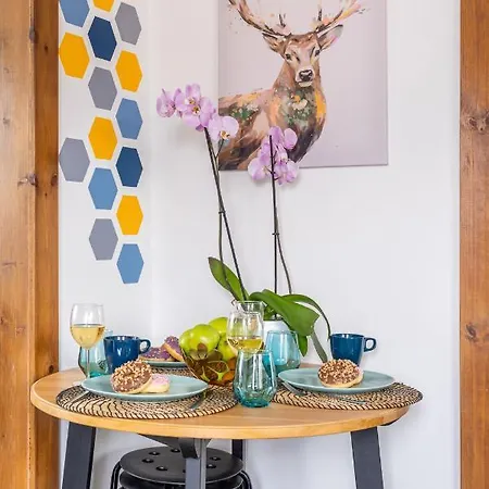 4 Bedroom House With Playground, Bbq & Free Parking Riga