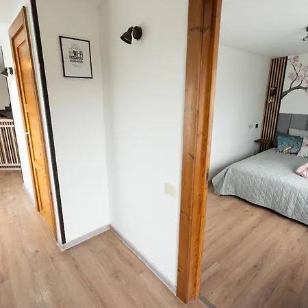 4 Bedroom House With Playground, Bbq & Free Parking *