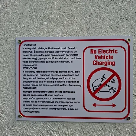 4 Bedroom House With Playground, Bbq & Free Parking Feriehus