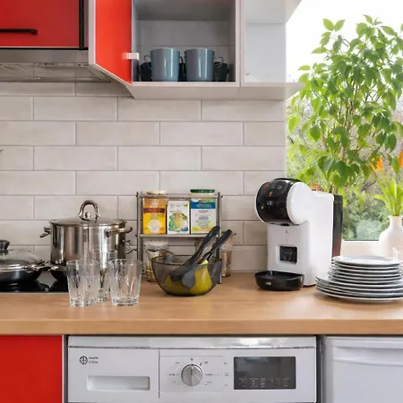 4 Bedroom House With Playground, Bbq & Free Parking Holiday home Riga