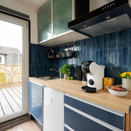 4 Bedroom House With Playground, Bbq & Free Parking