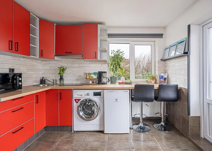 4 Bedroom House With Playground, Bbq & Free Parking