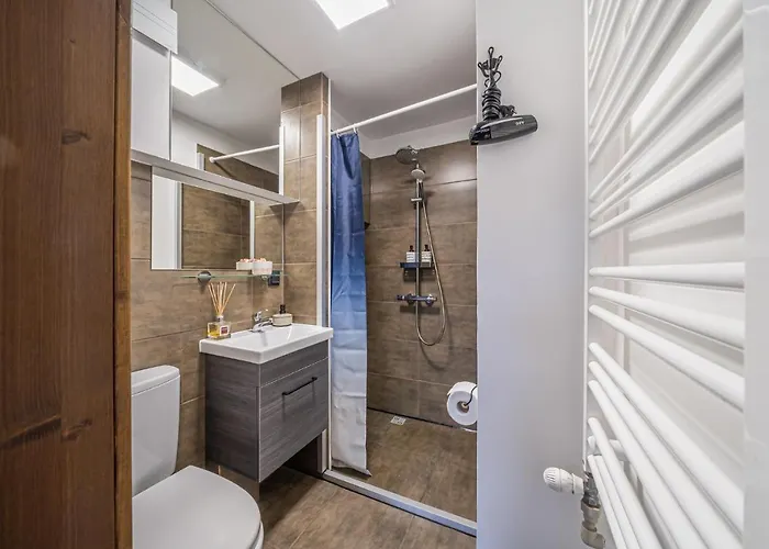 Holiday home 4 Bedroom House With Playground, Bbq & Free Parking