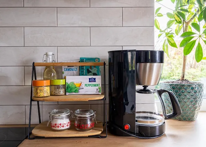 4 Bedroom House With Playground, Bbq & Free Parking