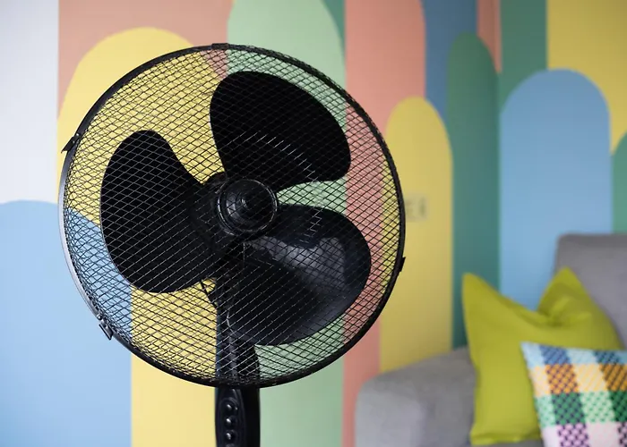 4 Bedroom House With Playground, Bbq & Free Parking Holiday home *