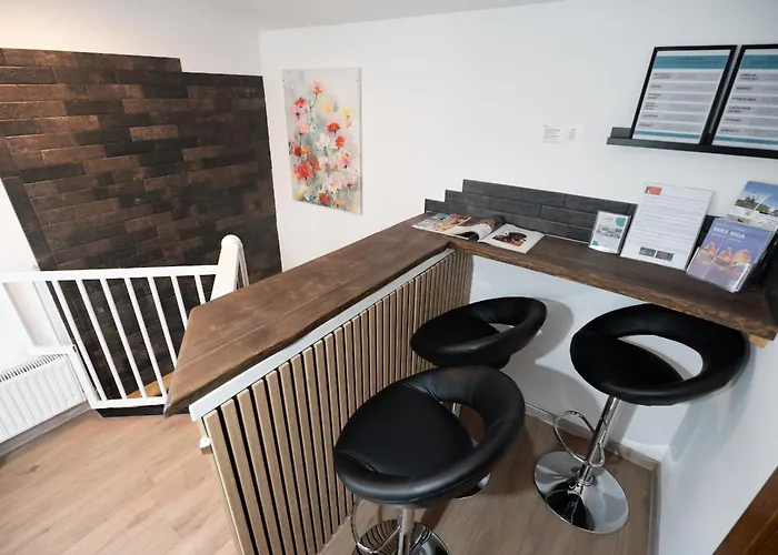 4 Bedroom House With Playground, Bbq & Free Parking 度假居 *