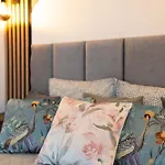 4 Bedroom House With Playground, Bbq & Free Parking Riga