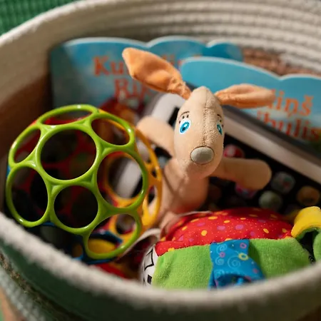 4 Bedroom House With Playground, Bbq & Free Parking 펜션 리가