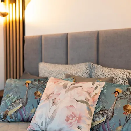 4 Bedroom House With Playground, Bbq & Free Parking 리가