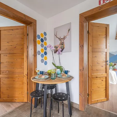 4 Bedroom House With Playground, Bbq & Free Parking Ryga