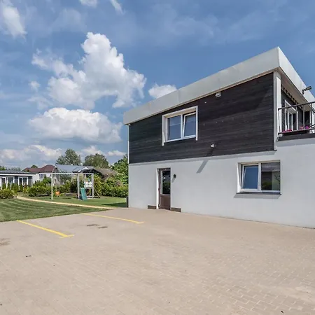 4 Bedroom House With Playground, Bbq & Free Parking * Ryga
