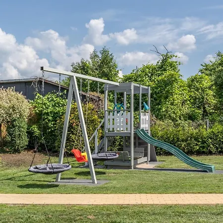 4 Bedroom House With Playground, Bbq & Free Parking Dom wakacyjny