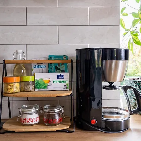 4 Bedroom House With Playground, Bbq & Free Parking