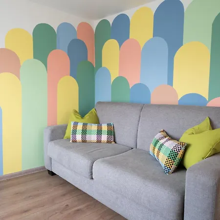 4 Bedroom House With Playground, Bbq & Free Parking Riga