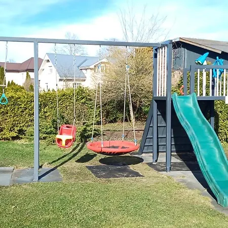 Dom wakacyjny 4 Bedroom House With Playground, Bbq & Free Parking *
