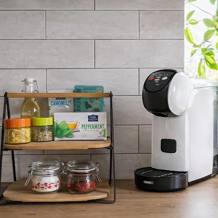 4 Bedroom House With Playground, Bbq & Free Parking