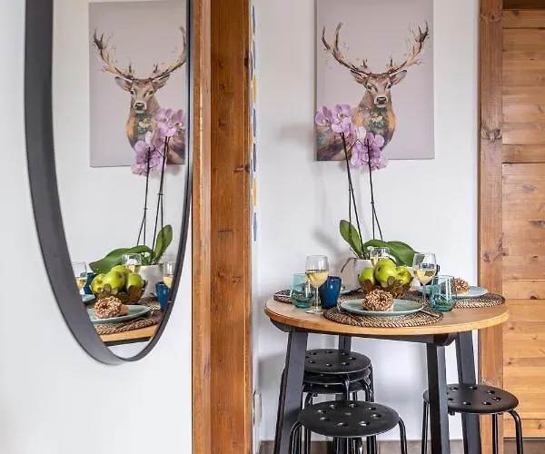 4 Bedroom House With Playground, Bbq & Free Parking Brīvdienu mājas Riga