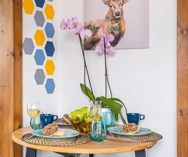 4 Bedroom House With Playground, Bbq & Free Parking Riga