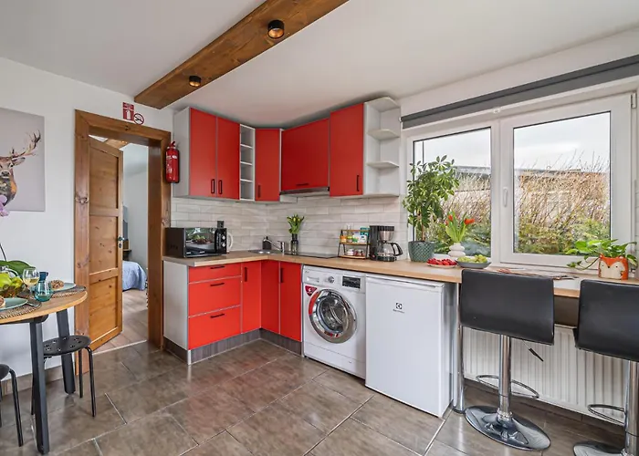 Brīvdienu mājas 4 Bedroom House With Playground, Bbq & Free Parking *