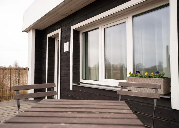 Brīvdienu mājas 4 Bedroom House With Playground, Bbq & Free Parking