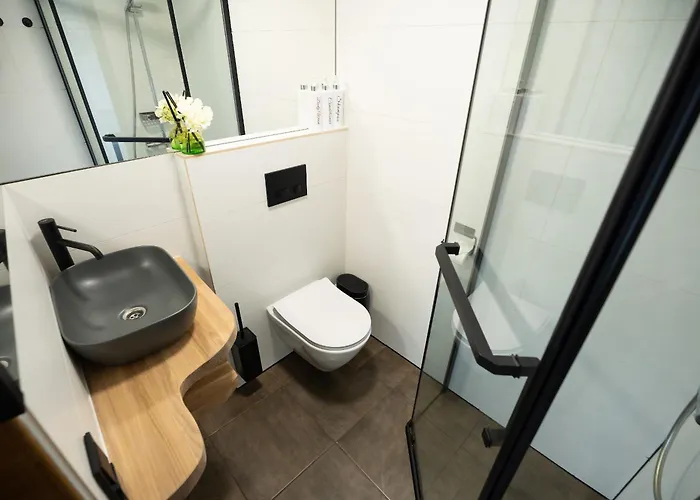 Brīvdienu mājas 4 Bedroom House With Playground, Bbq & Free Parking Riga