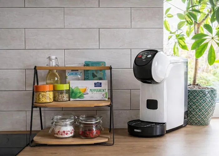 4 Bedroom House With Playground, Bbq & Free Parking